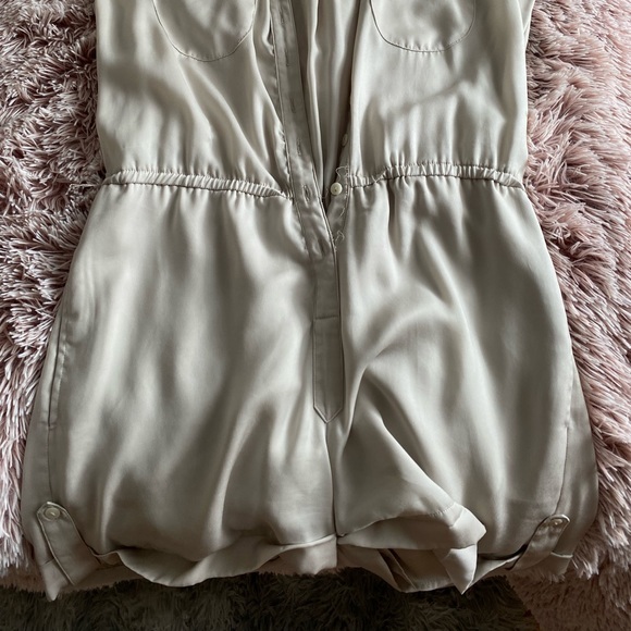 Bedo short romper/jumpsuit size small. Semi satin material - Picture 2 of 2